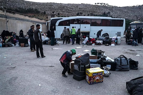 Continúa evacuación de terroristas y familiares en áreas al sur de Damasco